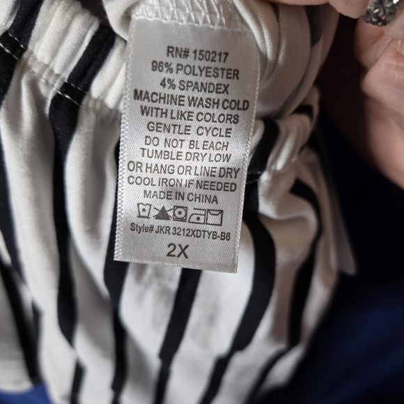 Vibe Sportswear Elegant Black and White Striped Jumpsuit NWT - Picture 7 of 7